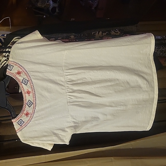 Sonoma white tie up v-neck pullover blouse with red and blue embroidery. - Picture 2 of 6